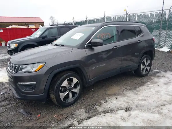 3C4NJDBB8JT117175 2018 JEEP COMPASS - Image 2