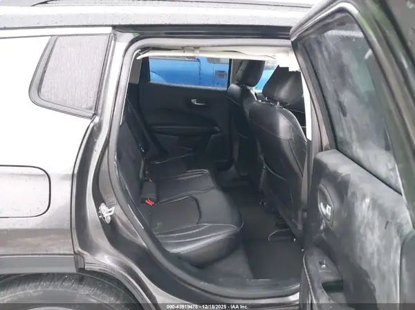 3C4NJDBB8JT117175 2018 JEEP COMPASS - Image 8