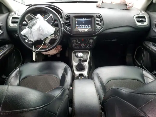 3C4NJDBB8JT117483 2018 JEEP COMPASS - Image 8