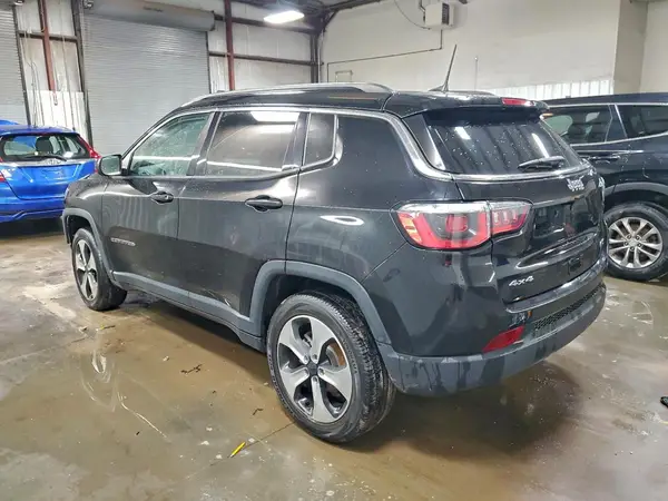 3C4NJDBB8JT132002 2018 JEEP COMPASS - Image 2