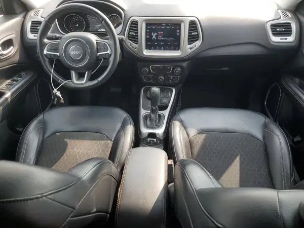 3C4NJDBB8JT135417 2018 JEEP COMPASS - Image 8