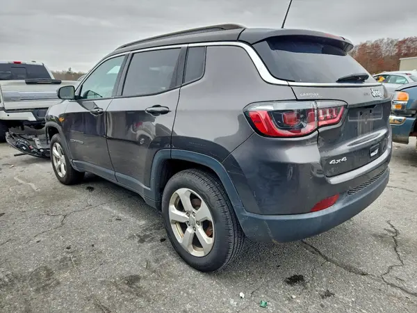 3C4NJDBB8JT138687 2018 JEEP COMPASS - Image 2