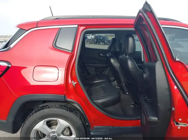 3C4NJDBB8JT139385 2018 JEEP COMPASS - Image 8