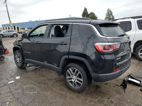 3C4NJDBB8JT142657 2018 JEEP COMPASS - Image 2