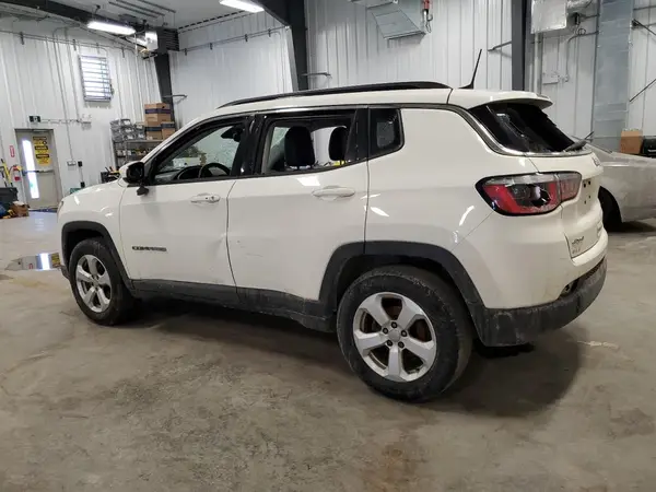 3C4NJDBB8JT145767 2018 JEEP COMPASS - Image 2