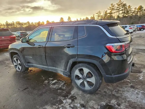 3C4NJDBB8JT154811 2018 JEEP COMPASS - Image 2
