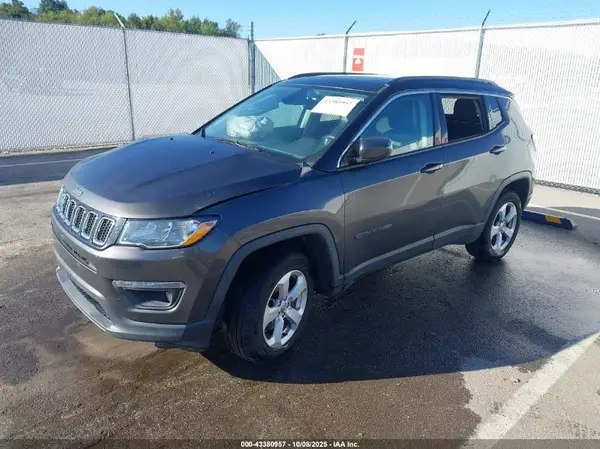 3C4NJDBB8JT162066 2018 JEEP COMPASS - Image 2