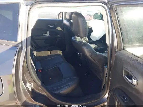 3C4NJDBB8JT162066 2018 JEEP COMPASS - Image 8