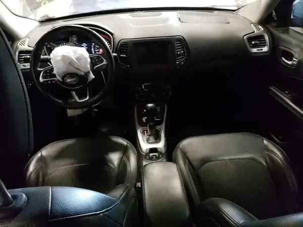 3C4NJDBB8JT162164 2018 JEEP COMPASS - Image 8