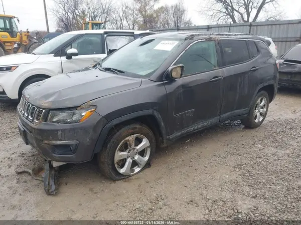 3C4NJDBB8JT162746 2018 JEEP COMPASS - Image 2
