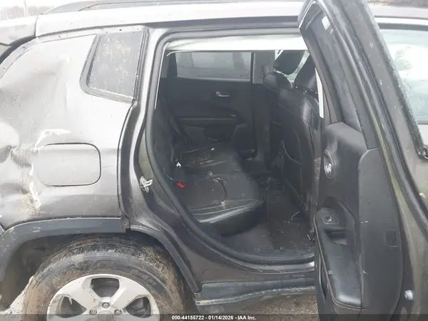 3C4NJDBB8JT162746 2018 JEEP COMPASS - Image 8