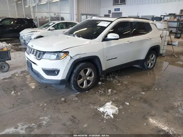 3C4NJDBB8JT175013 2018 JEEP COMPASS - Image 2