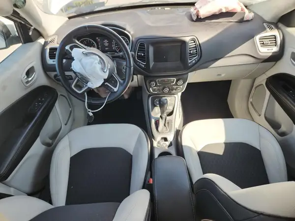 3C4NJDBB8JT175352 2018 JEEP COMPASS - Image 8