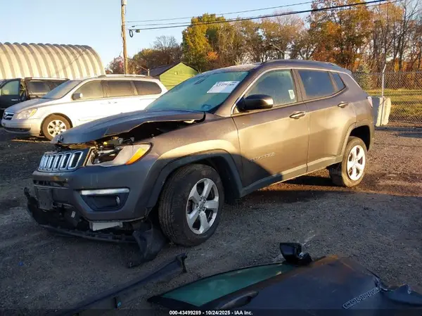 3C4NJDBB8JT176176 2018 JEEP COMPASS - Image 2