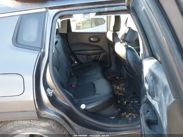 3C4NJDBB8JT176176 2018 JEEP COMPASS - Image 8