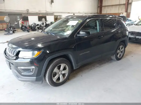 3C4NJDBB8JT179272 2018 JEEP COMPASS - Image 2