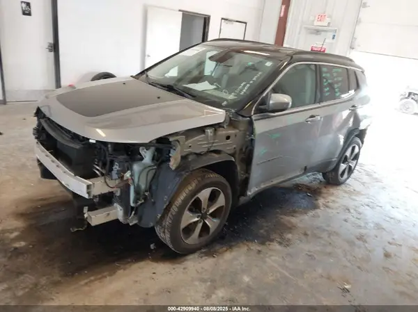 3C4NJDBB8JT180244 2018 JEEP COMPASS - Image 2
