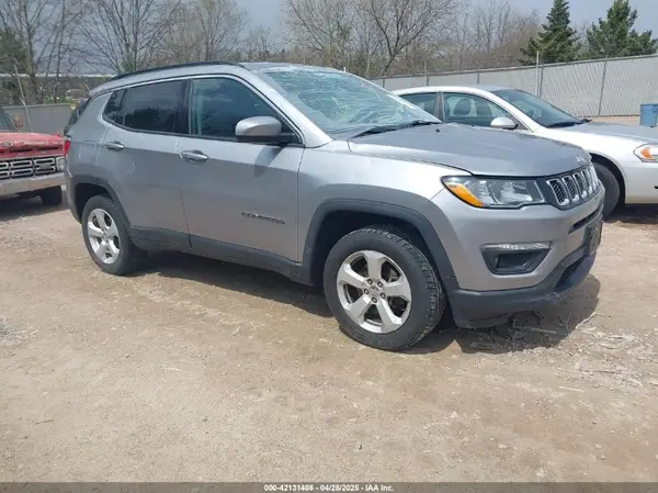 3C4NJDBB8JT180762 2018 JEEP COMPASS - Image 1