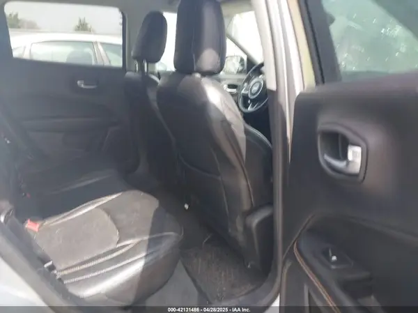 3C4NJDBB8JT180762 2018 JEEP COMPASS - Image 8