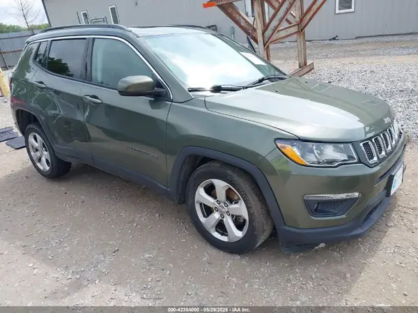 3C4NJDBB8JT184990 2018 JEEP COMPASS - Image 1