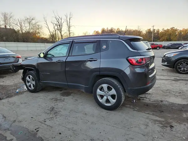3C4NJDBB8JT185640 2018 JEEP COMPASS - Image 2