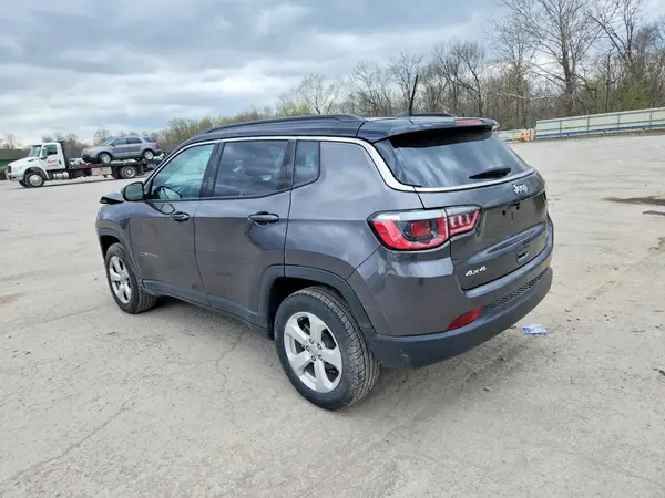 3C4NJDBB8JT192216 2018 JEEP COMPASS - Image 2