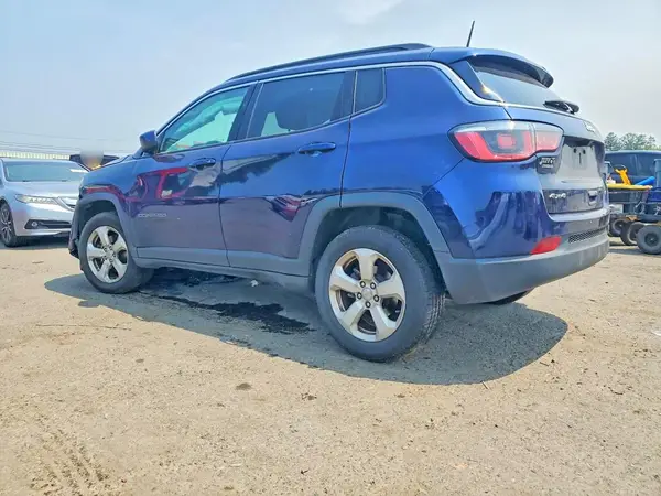 3C4NJDBB8JT207717 2018 JEEP COMPASS - Image 2