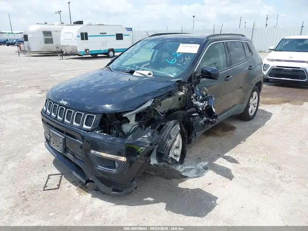 3C4NJDBB8JT222153 2018 JEEP COMPASS - Image 2