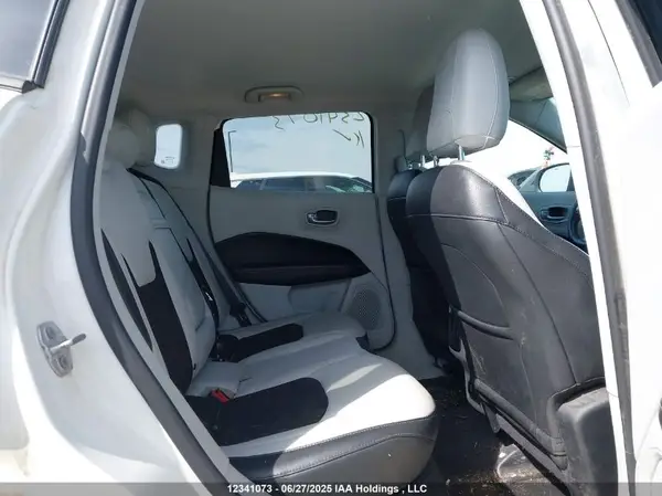 3C4NJDBB8JT223772 2018 JEEP COMPASS - Image 8