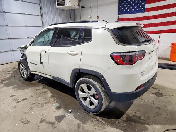 3C4NJDBB8JT231676 2018 JEEP COMPASS - Image 2