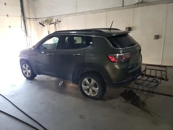 3C4NJDBB8JT232407 2018 JEEP COMPASS - Image 2