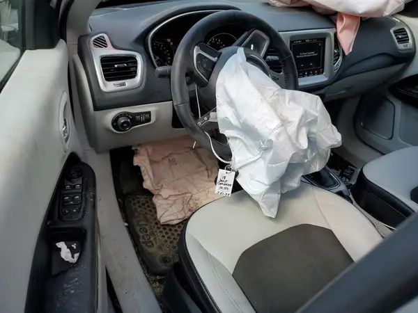 3C4NJDBB8JT234996 2018 JEEP COMPASS - Image 8