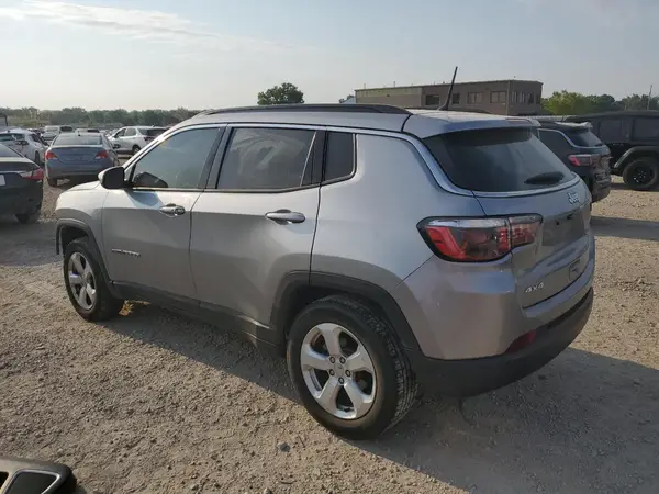 3C4NJDBB8JT239440 2018 JEEP COMPASS - Image 2