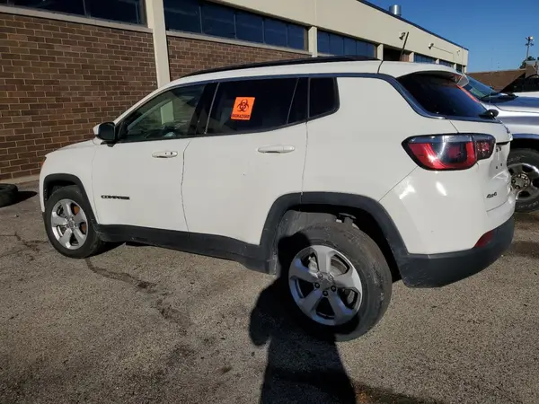 3C4NJDBB8JT239776 2018 JEEP COMPASS - Image 2