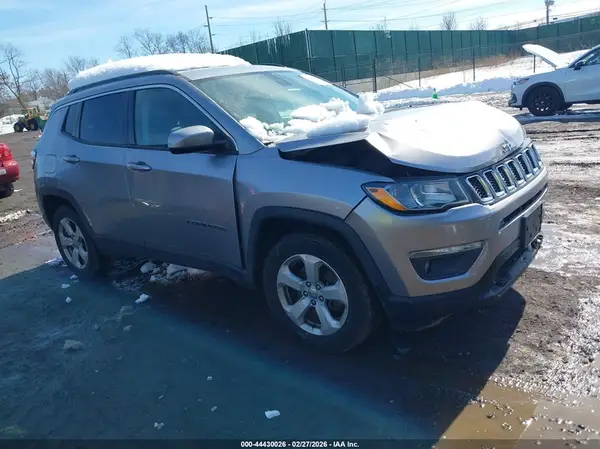 3C4NJDBB8JT239910 2018 JEEP COMPASS - Image 1