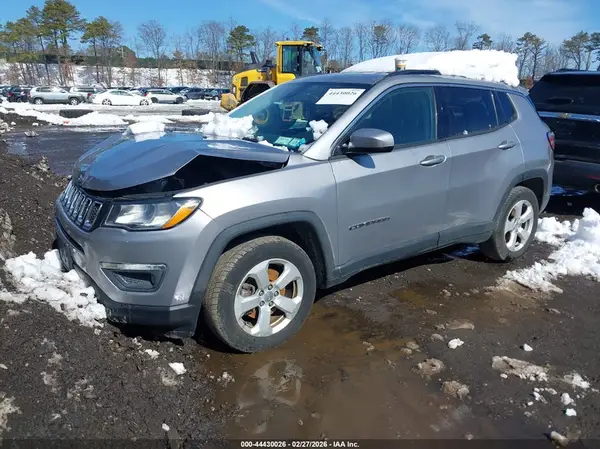 3C4NJDBB8JT239910 2018 JEEP COMPASS - Image 2