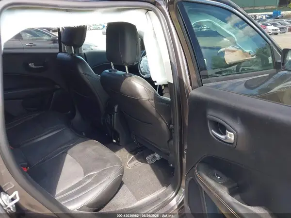 3C4NJDBB8JT245724 2018 JEEP COMPASS - Image 8
