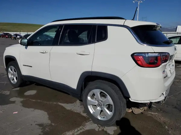 3C4NJDBB8JT245898 2018 JEEP COMPASS - Image 2