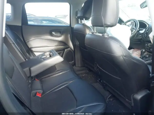3C4NJDBB8JT256657 2018 JEEP COMPASS - Image 8