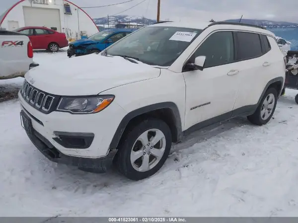 3C4NJDBB8JT256755 2018 JEEP COMPASS - Image 2