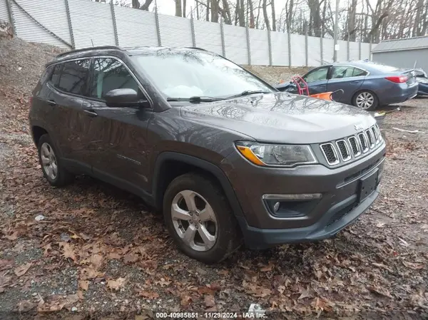 3C4NJDBB8JT256948 2018 JEEP COMPASS - Image 1