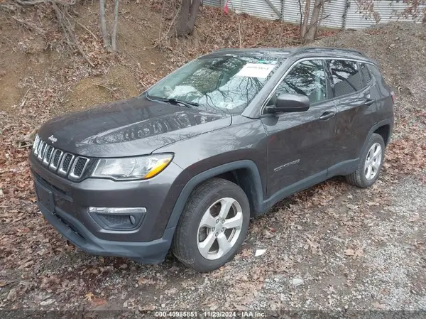 3C4NJDBB8JT256948 2018 JEEP COMPASS - Image 2