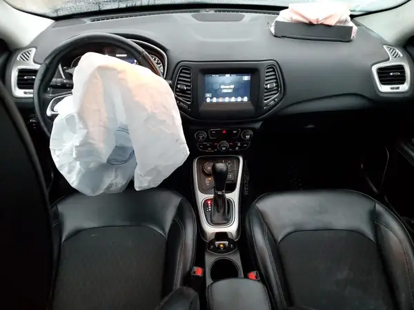 3C4NJDBB8JT261695 2018 JEEP COMPASS - Image 8