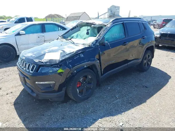 3C4NJDBB8JT263737 2018 JEEP COMPASS - Image 2
