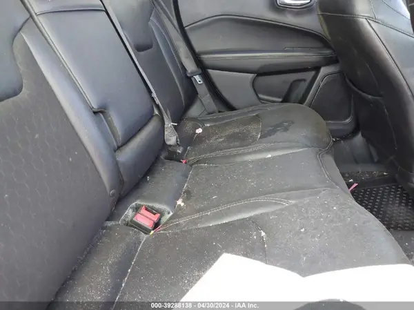 3C4NJDBB8JT263737 2018 JEEP COMPASS - Image 8