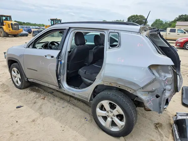 3C4NJDBB8JT264340 2018 JEEP COMPASS - Image 2