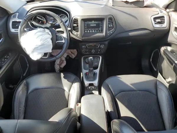 3C4NJDBB8JT270557 2018 JEEP COMPASS - Image 8