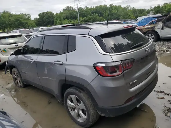 3C4NJDBB8JT272857 2018 JEEP COMPASS - Image 2