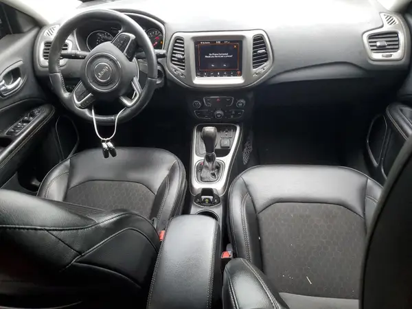 3C4NJDBB8JT272857 2018 JEEP COMPASS - Image 8