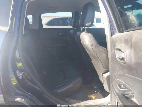 3C4NJDBB8JT281803 2018 JEEP COMPASS - Image 8